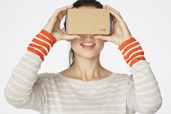 google-cardboard-use